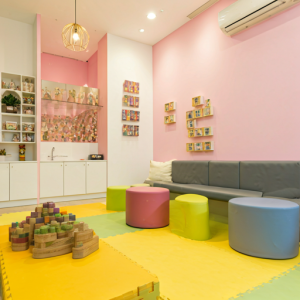 beauty salon children's play area