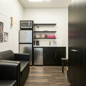 The modern beauty salon staff room should be a comfortable and inviting space for employees to relax and recharge. Clean and organized with comfortable